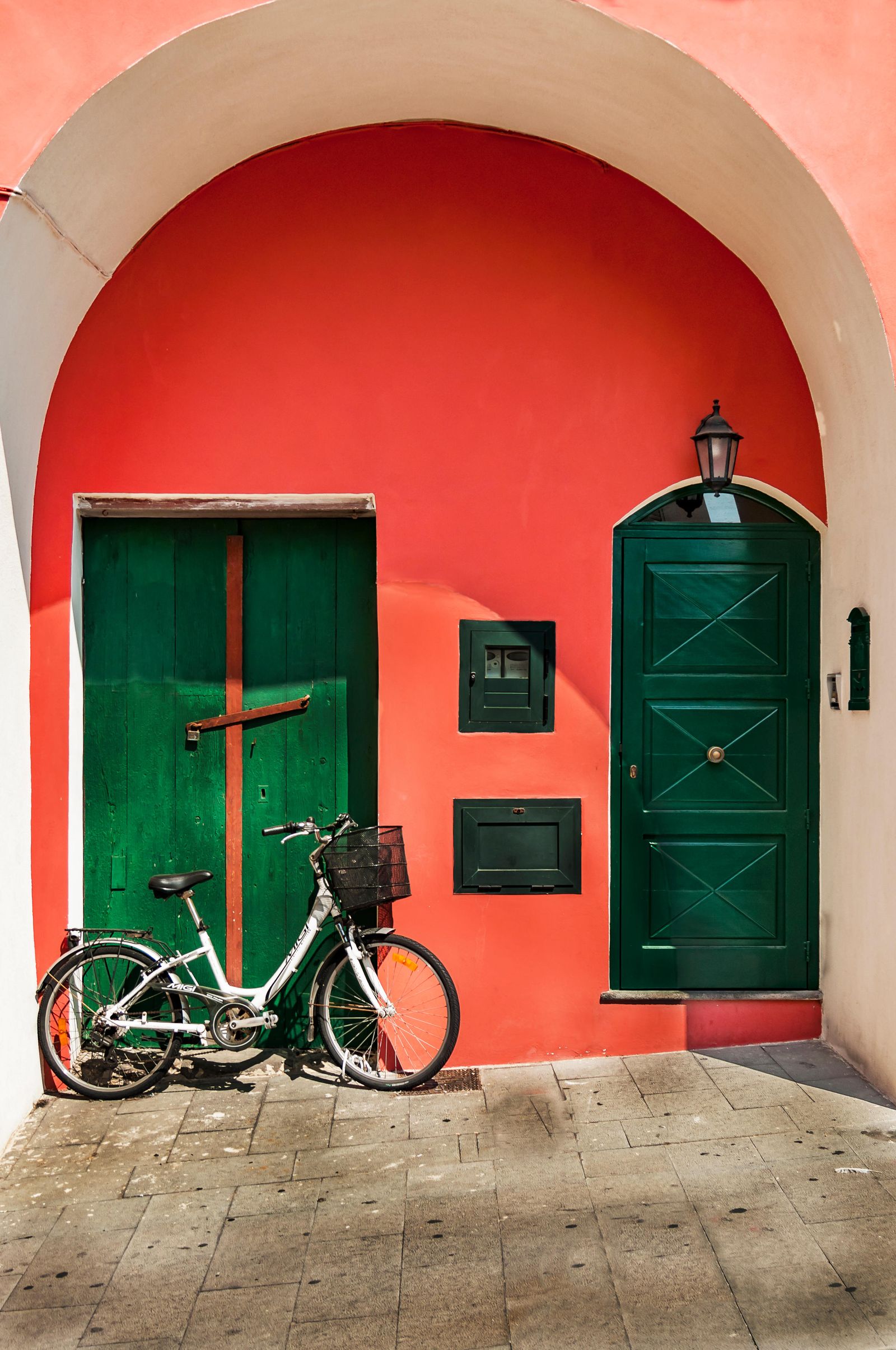 G2N7A5 Procida Island building