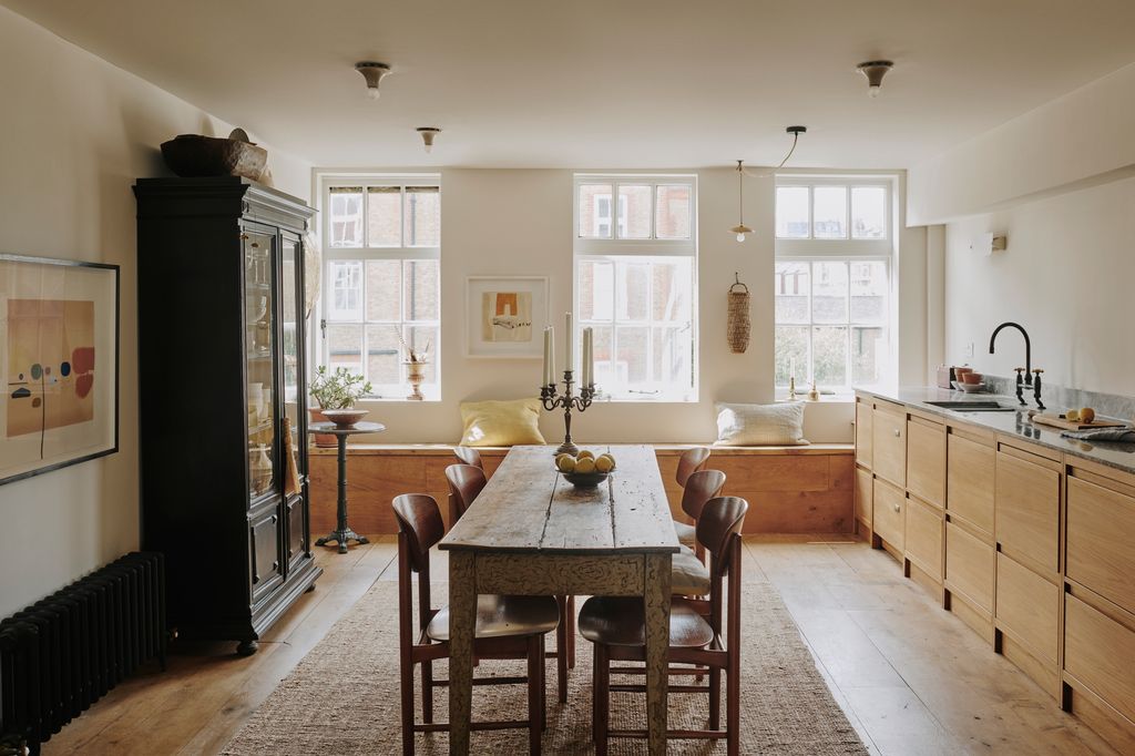 A simple silhouette can make a wooden kitchen look modern as demonstrated in Cassandra Ellis of Atelier Ellis' former...