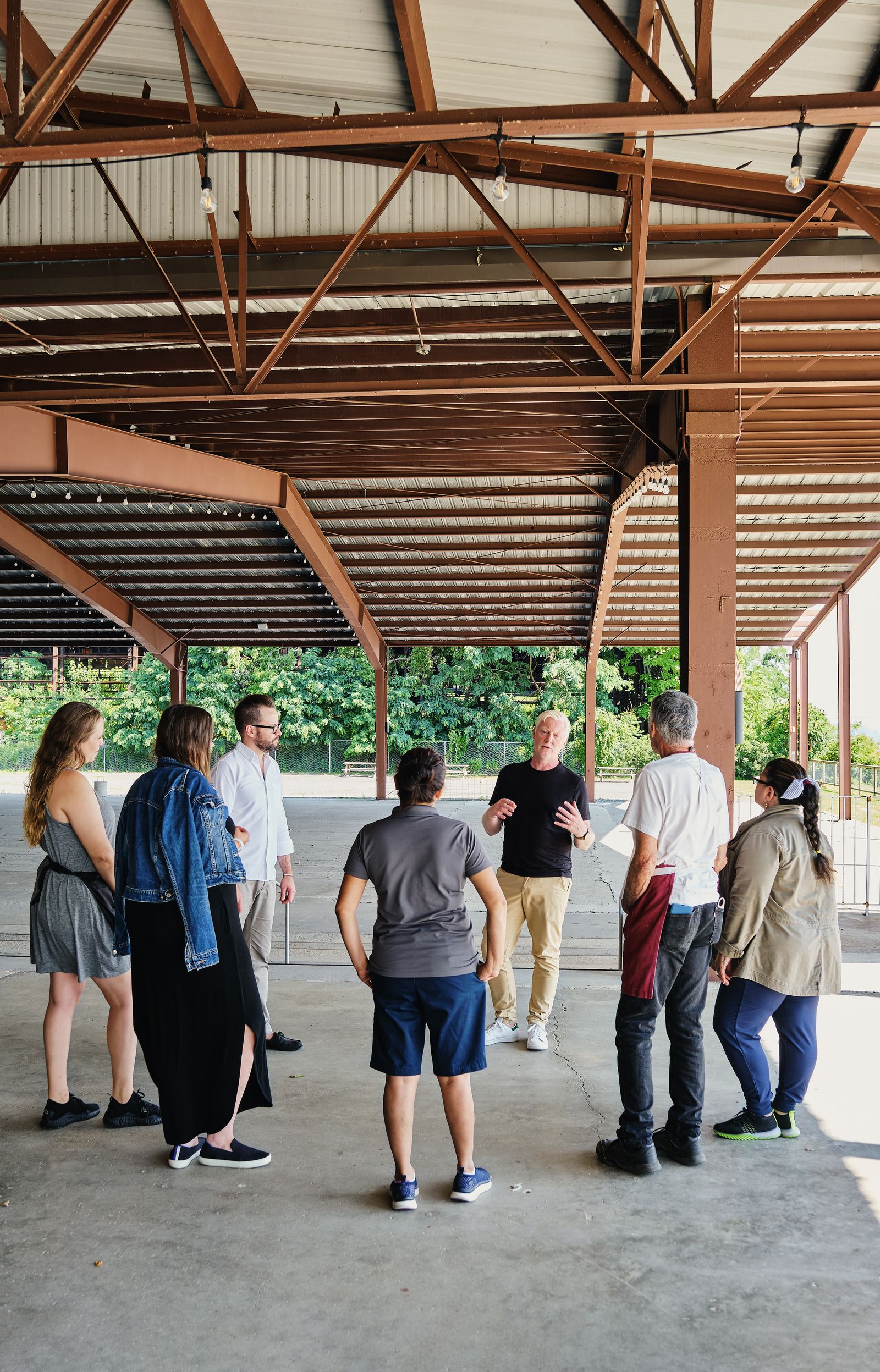 David talks to jobseekers from the local community about working in the hospitality industry.