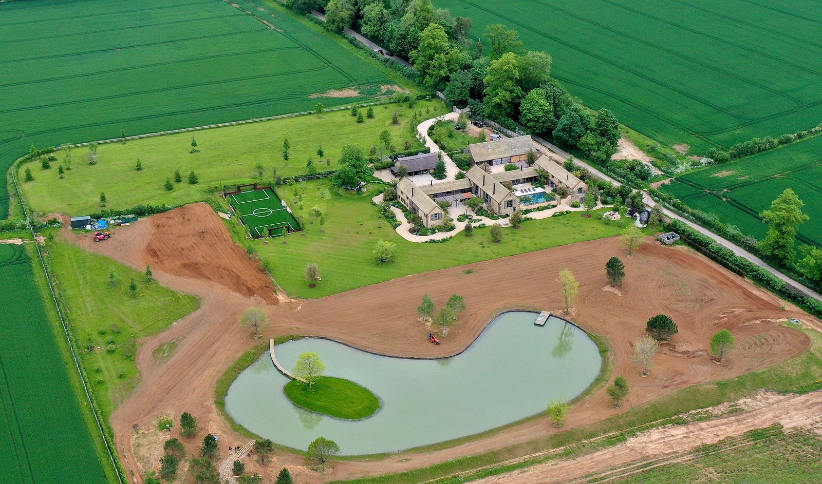 An aerial view of David and Victoria Beckham's Cotswold estate in Great Tew. Credit Sam Bagnall