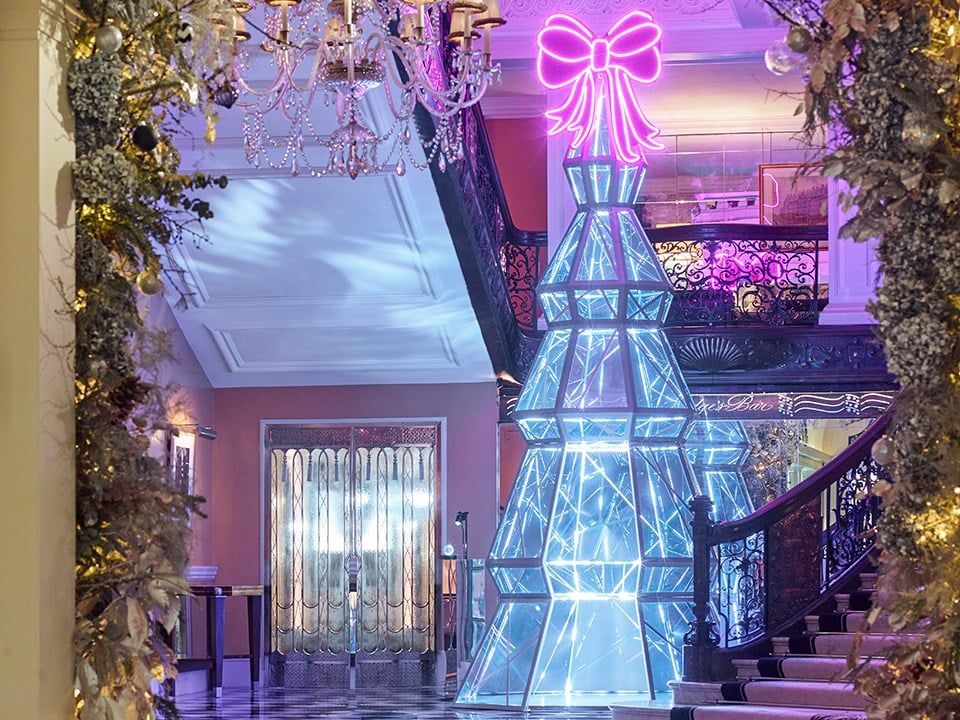 Claridge's 2022 tree designed by Sandra Choi for Jimmy Choo