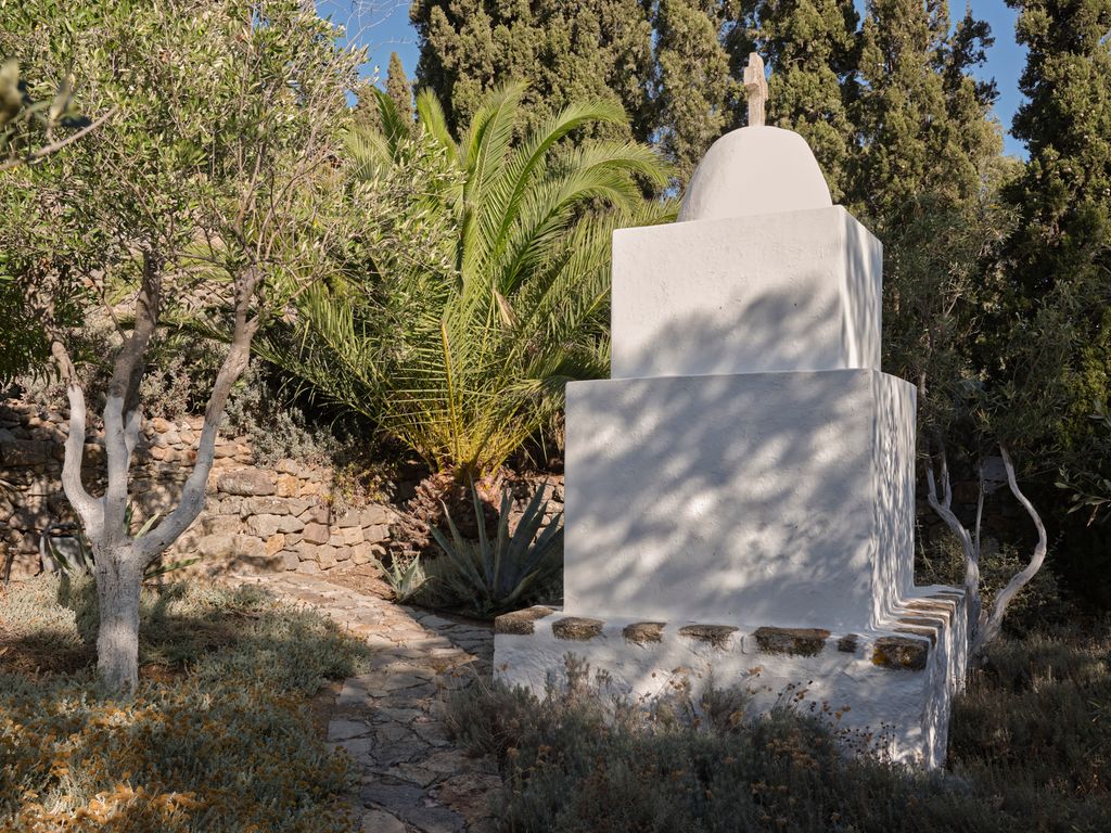 Teddy Millington Drake's whitewashed mausoleum is inscribed with XAIRE which means hail  goodbye in ancient greek.
