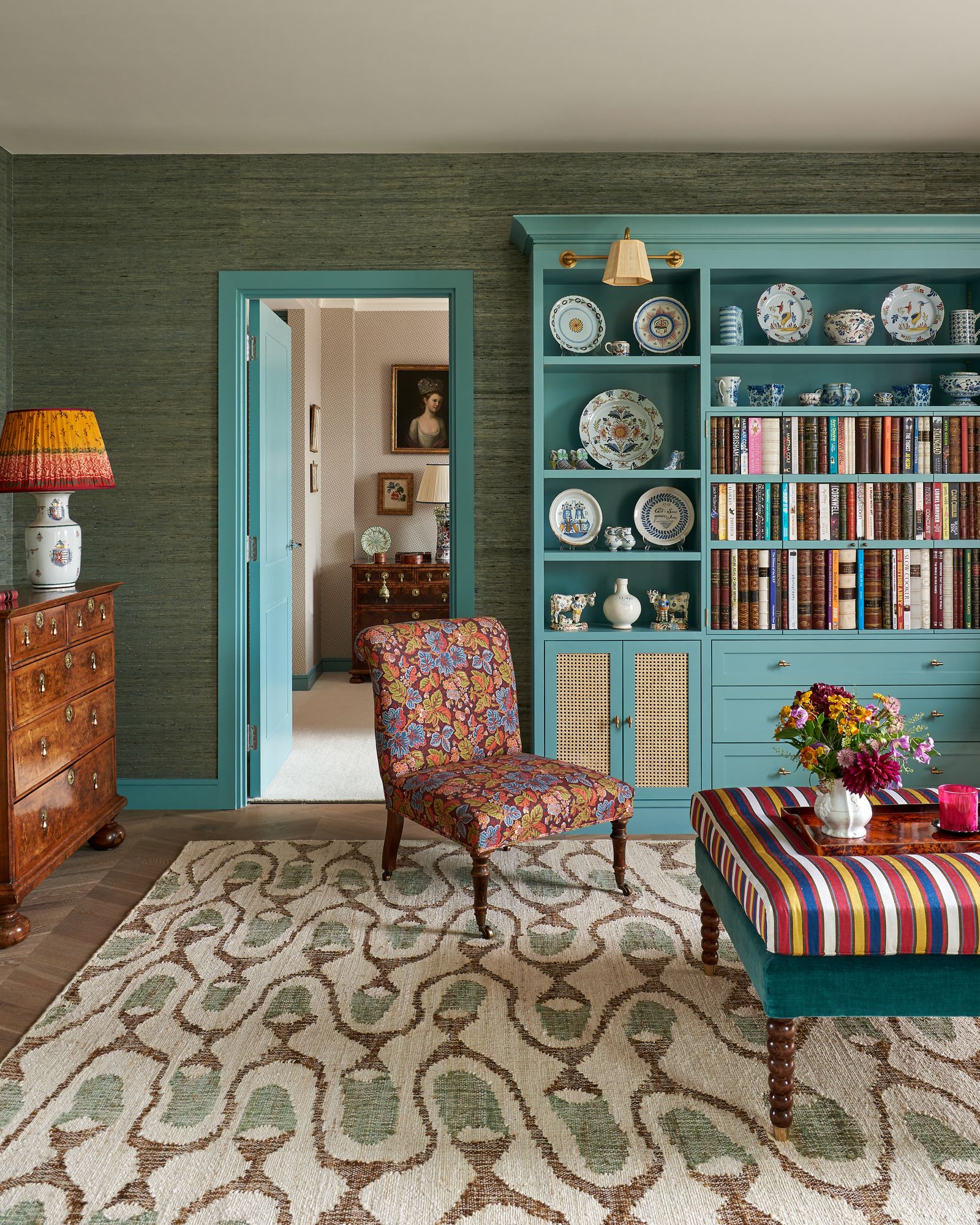 Sarah Vanrenen turns a sterile London new build into a modern take on country house style