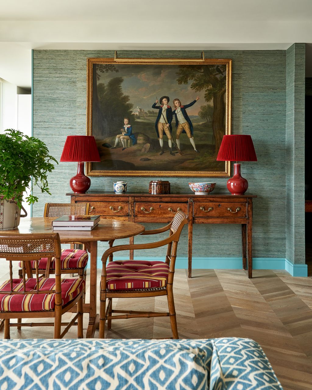 Designer Sarah Vanrenen has overhauled this blank white box of a newbuild flat in London for a client who was downsizing...