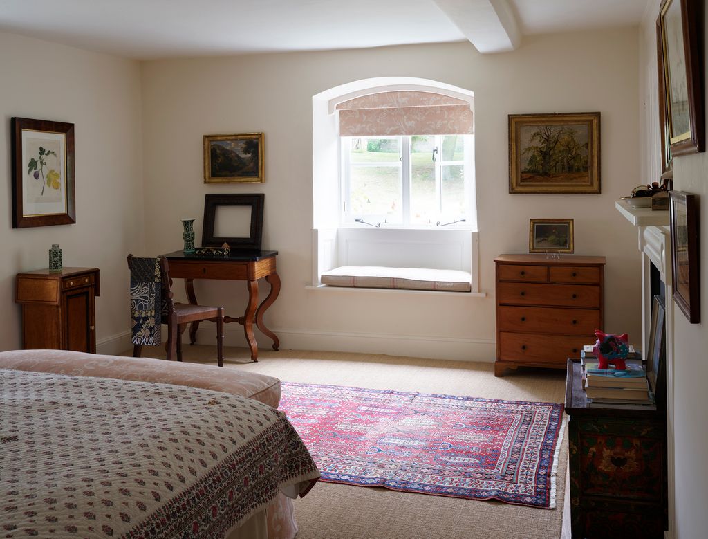 Lisa Fine Textiles' ‘Pandora appears again on the blind while the window seat is covered in Robert Kime's ‘Avignon Stripe.