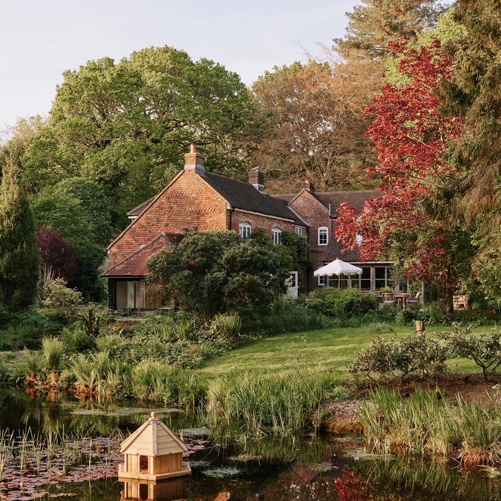 A welcoming country cottage in the South Downs by Studio Squire