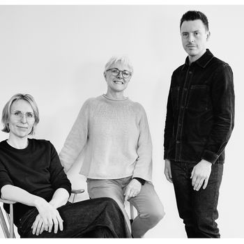 Image may contain: Orla Guerin, Barbara Brown Taylor, People, Person, Clothing, Long Sleeve, Sleeve, Adult, Jeans, and Pants