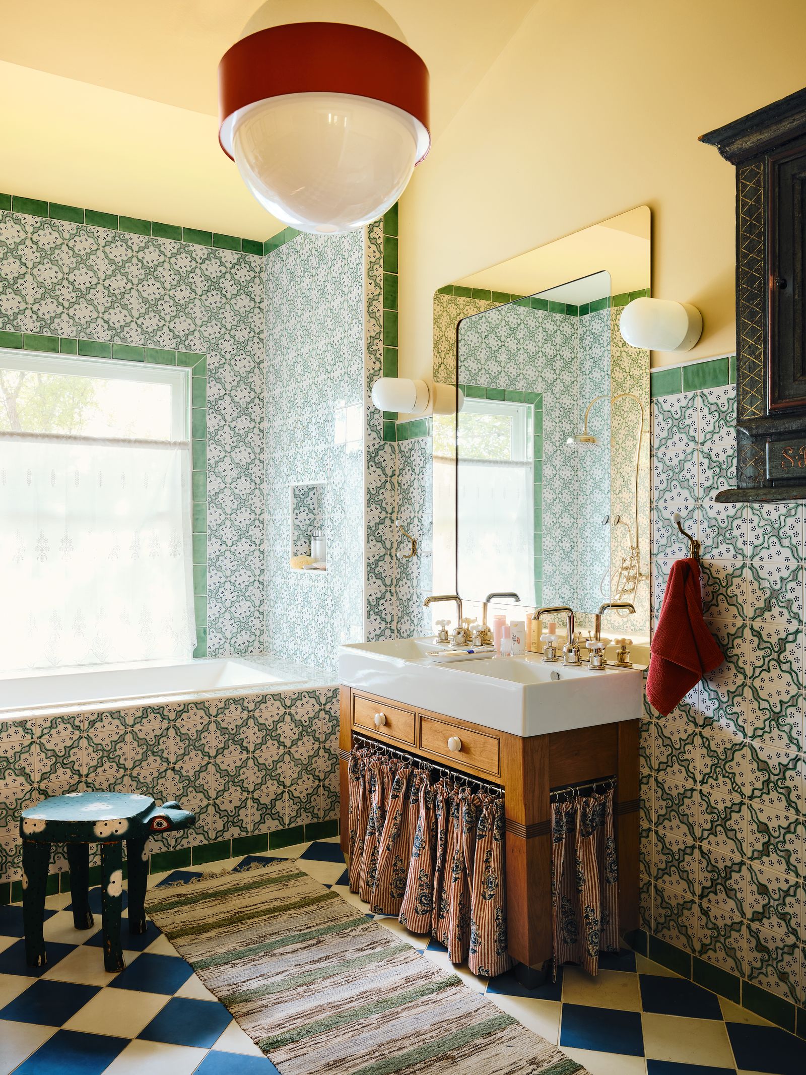 Image may contain Lamp Sink Sink Faucet Corner Home Decor Rug Bathing Bathtub Person and Tub