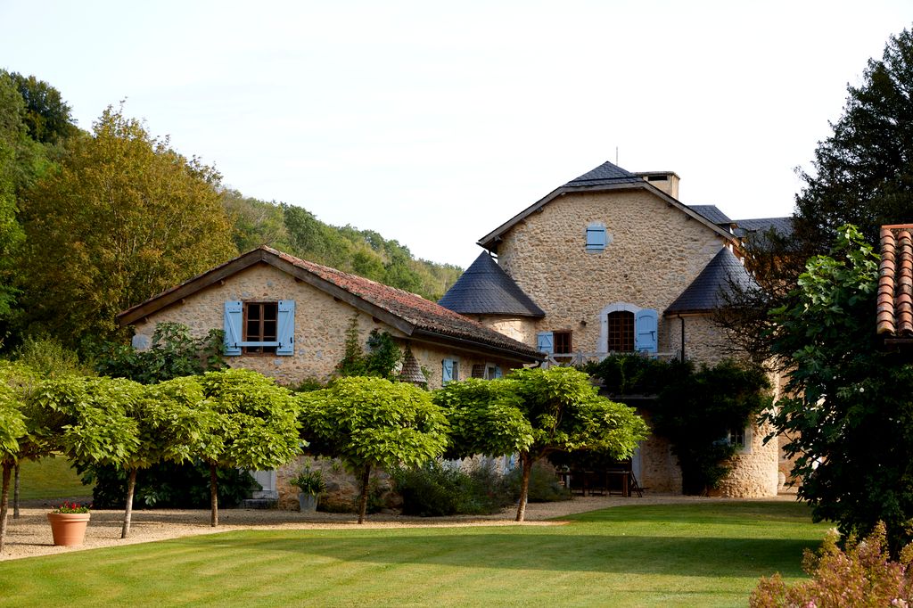 Image may contain Grass Plant Architecture Building House Housing Villa Lawn Cottage Tree Manor and Outdoors