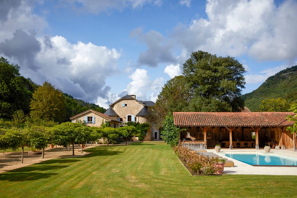 Image may contain Architecture Building House Housing Villa Hotel Resort Grass and Plant