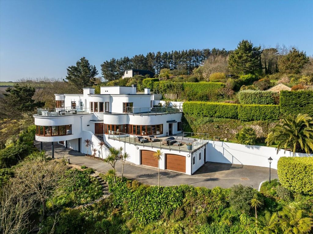 Image may contain Architecture Building House Housing Villa Outdoors Aerial View Car Transportation and Vehicle