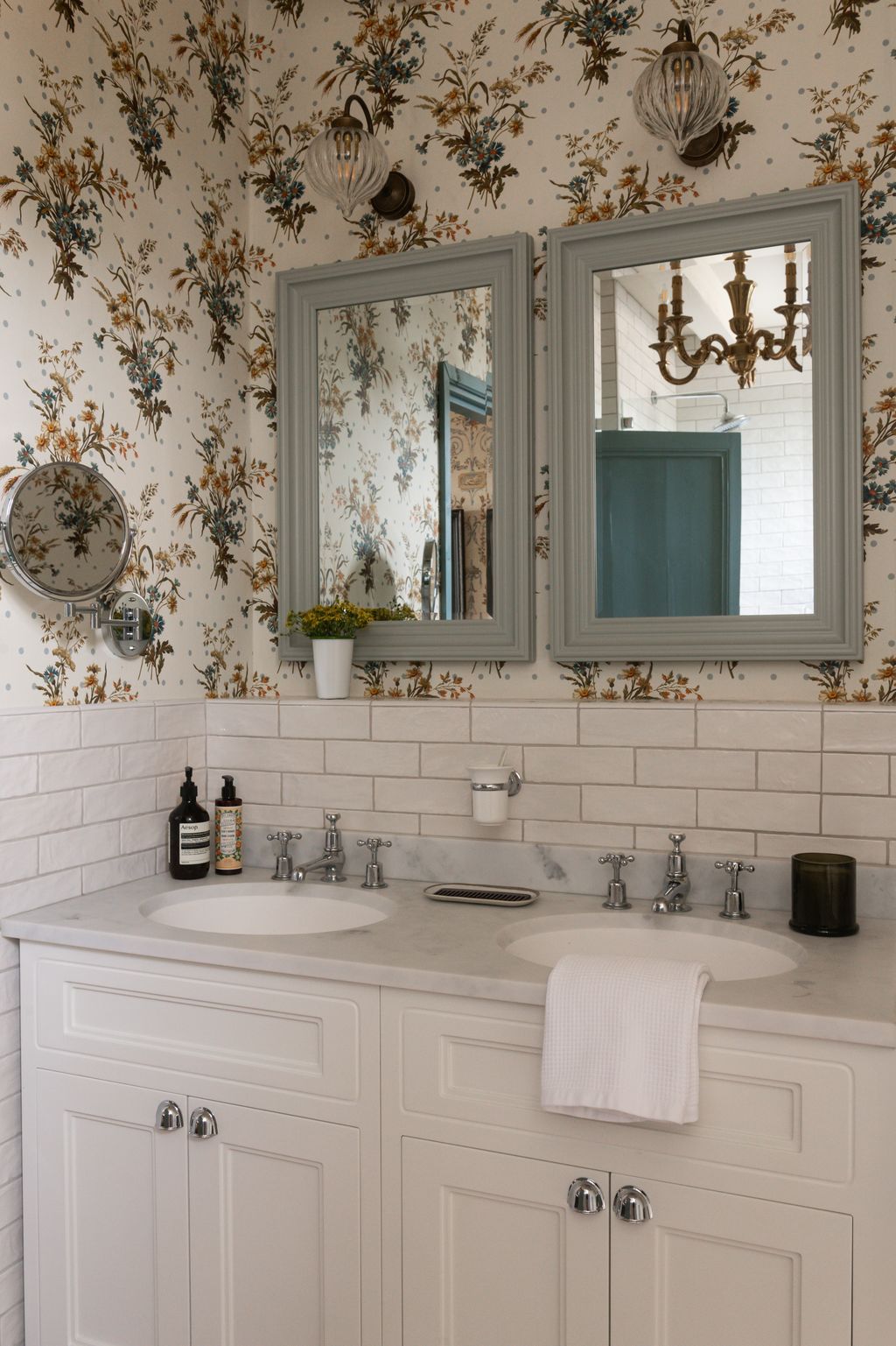 Image may contain Sink Sink Faucet Indoors Interior Design Lamp and Plate