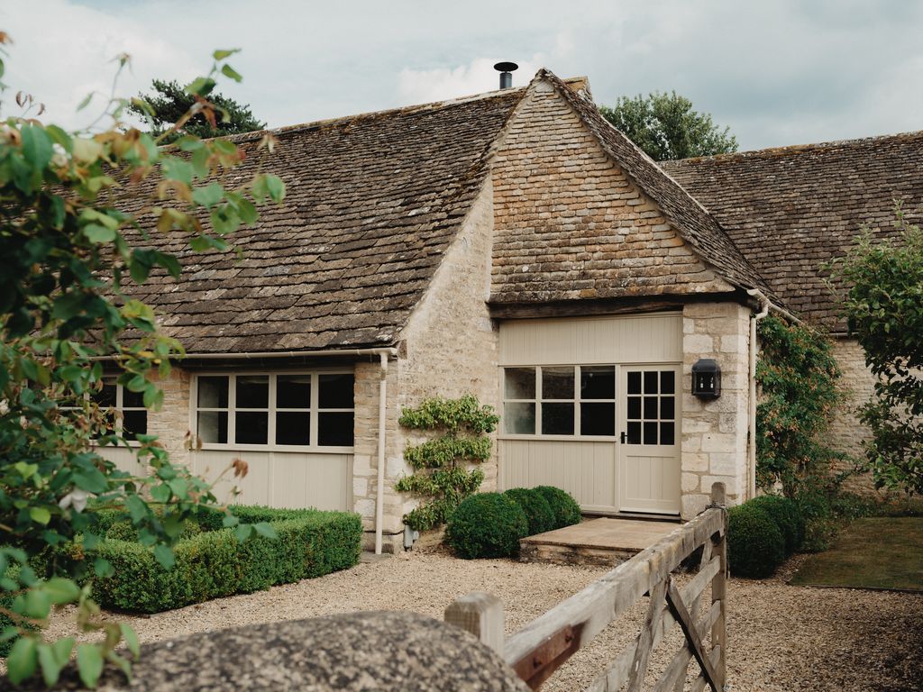 This side of the ban was originally the cart shed. The exterior trim is painted in ‘Canvas V by Paint  Paper Library.