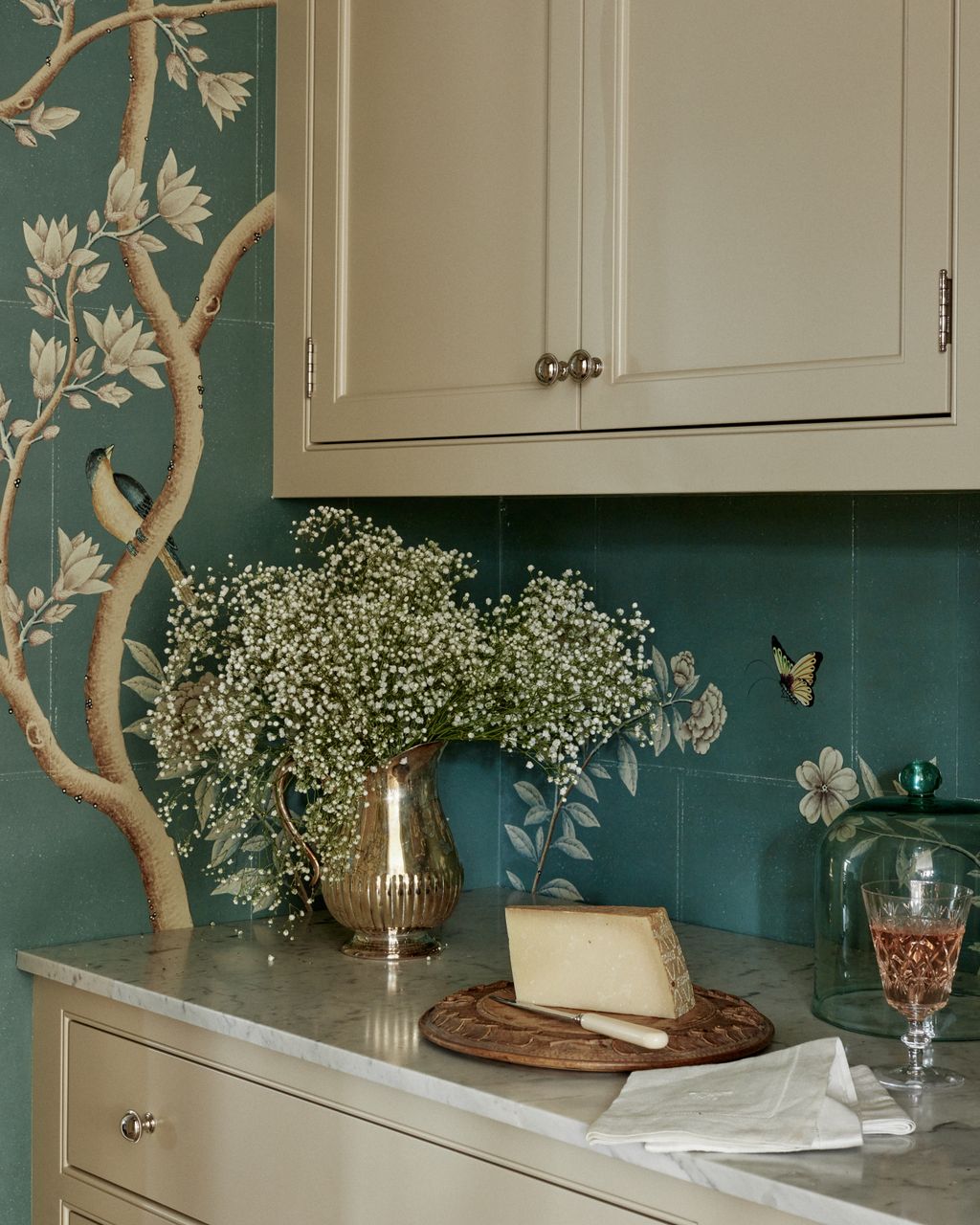 Farrow and Balls ‘Joa White highlights wonderfully highlights the details of the scenic floral wallcovering by Gracie.