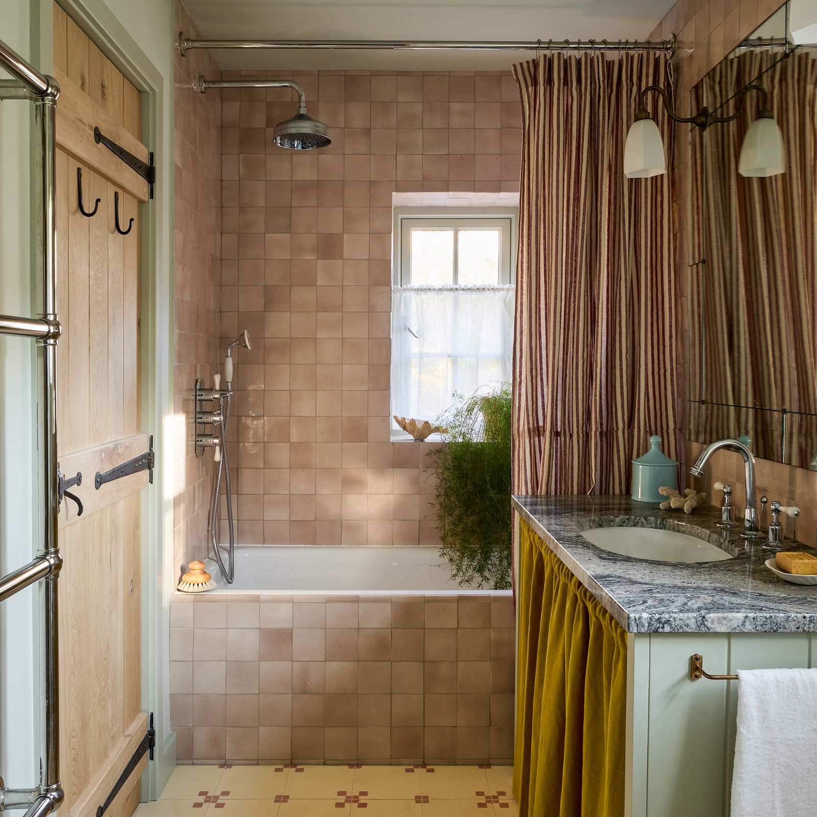 How to design a really useful bathroom, according to a beauty editor