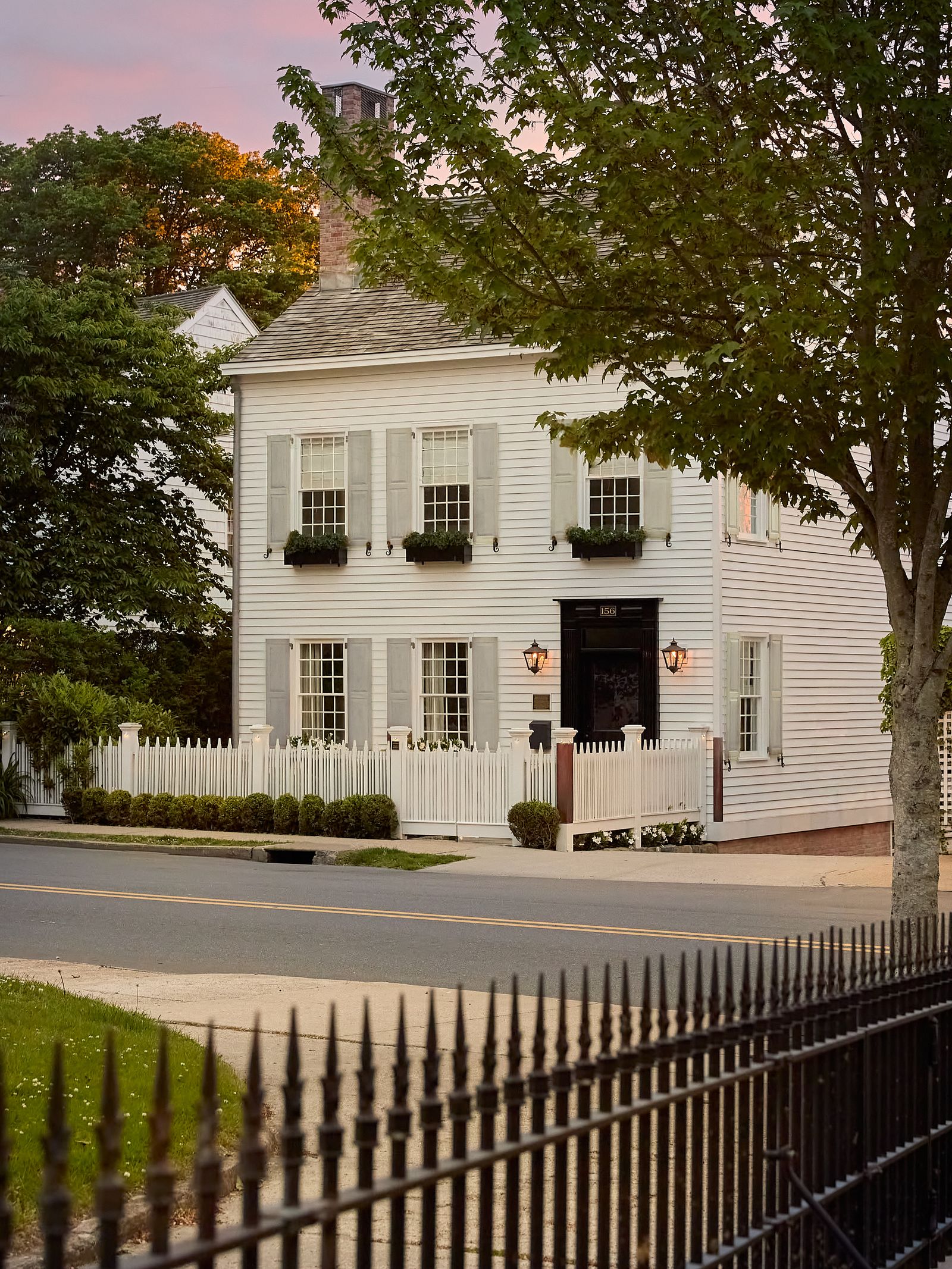 An early 1800s captain's house on Long Island with layered warm interiors by Saffron Case