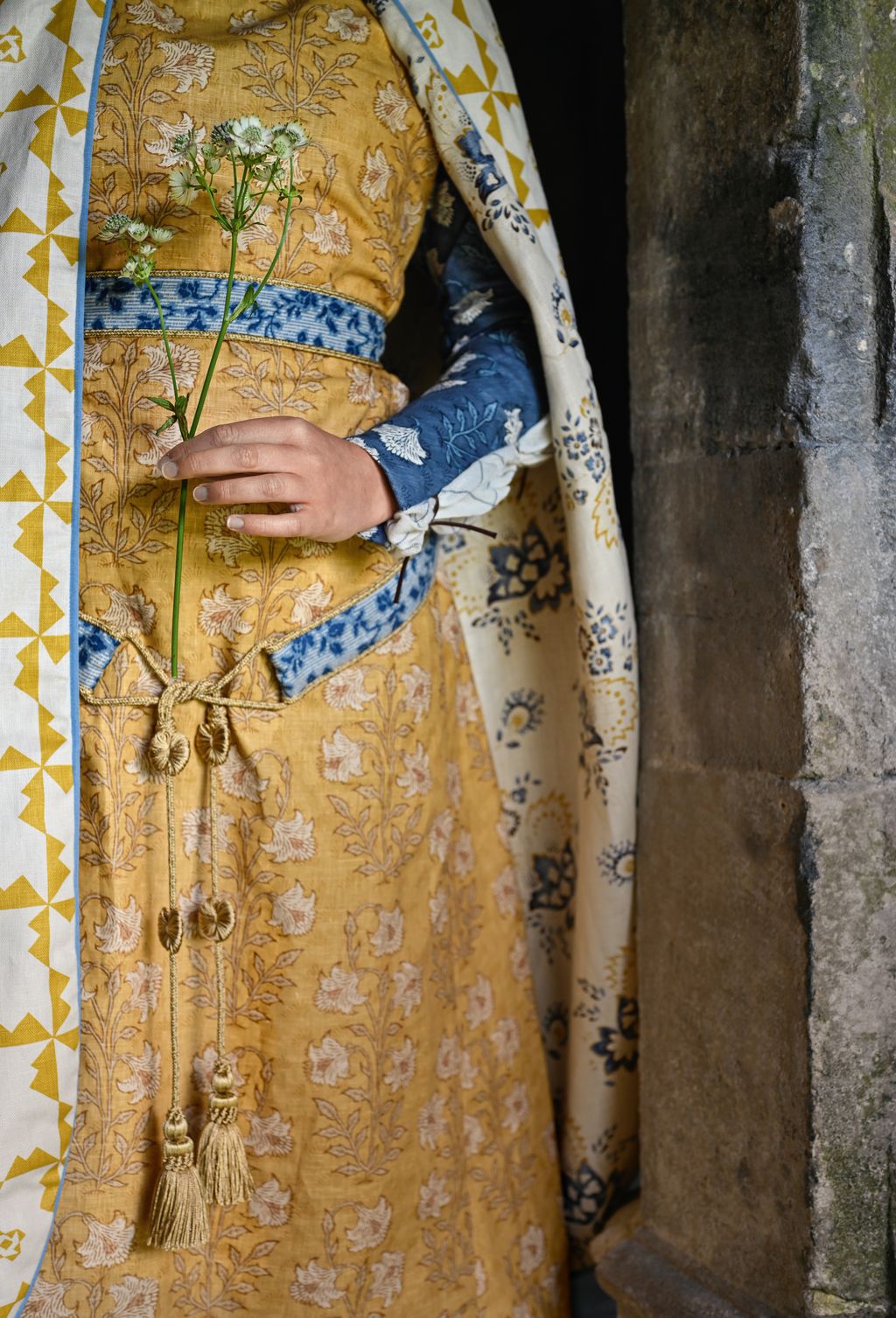 Dress Sandalwood ‘Morog Jhuti linen by Namay Samay 240 Tissus dHlène. Sleeve Indigo ‘Morog Jhuti as before with...