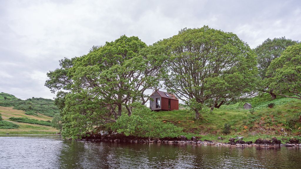 On the shores of glassy Loch Nell 15 minutes from Oban on Scotlands spectacular west coast are Uisge Beatha and Sitheil ...