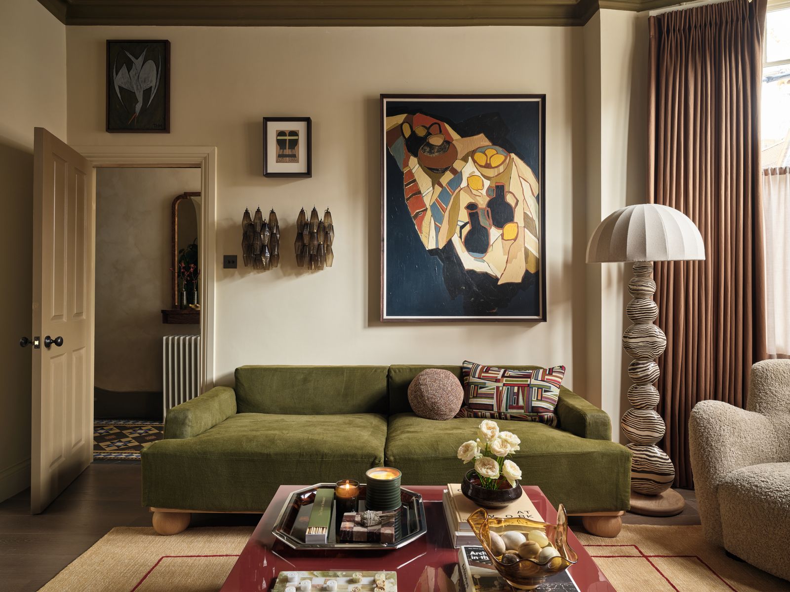 Nicola introduced artworks in surprising spots adding a sense of playfulness to the scheme.