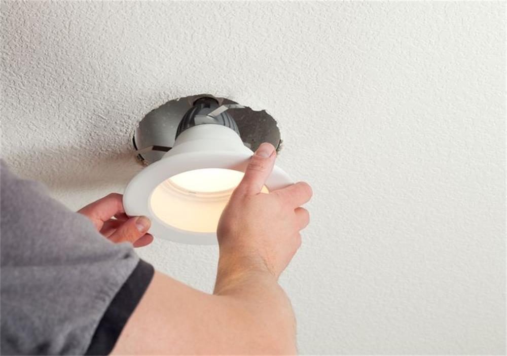 How to Repair Recessed Lights That Are Hanging Down